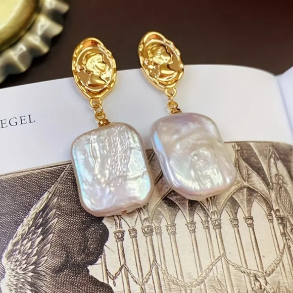 Elegant Dangle Earrings 18k Gold Plated Inlaid Freshwater Baroque Pearl. - Picture 2 of 6